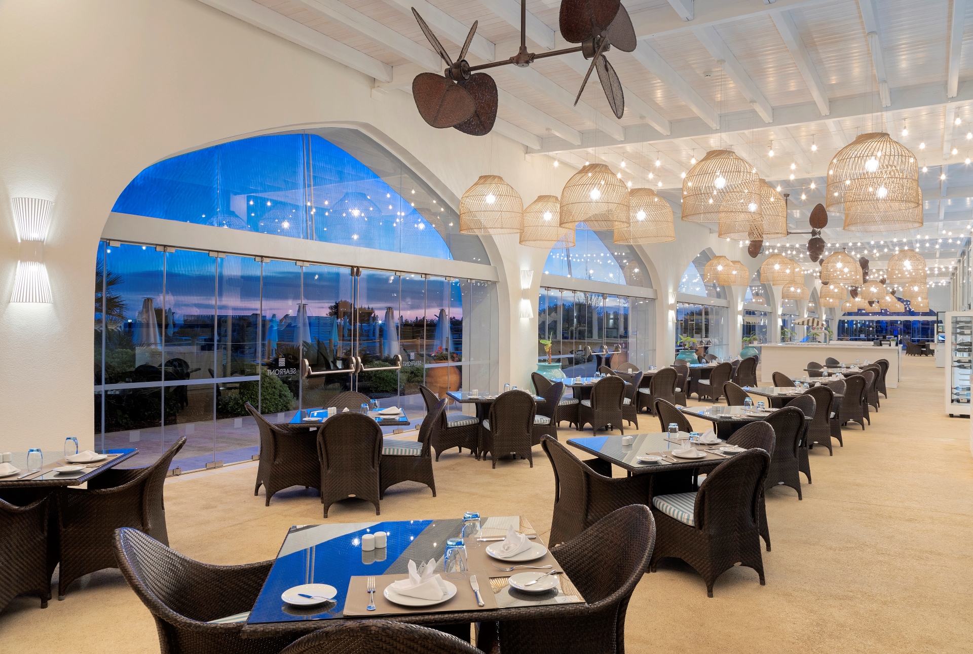 Crowne plaza vilamoura   algarve   seafront restaurant 3