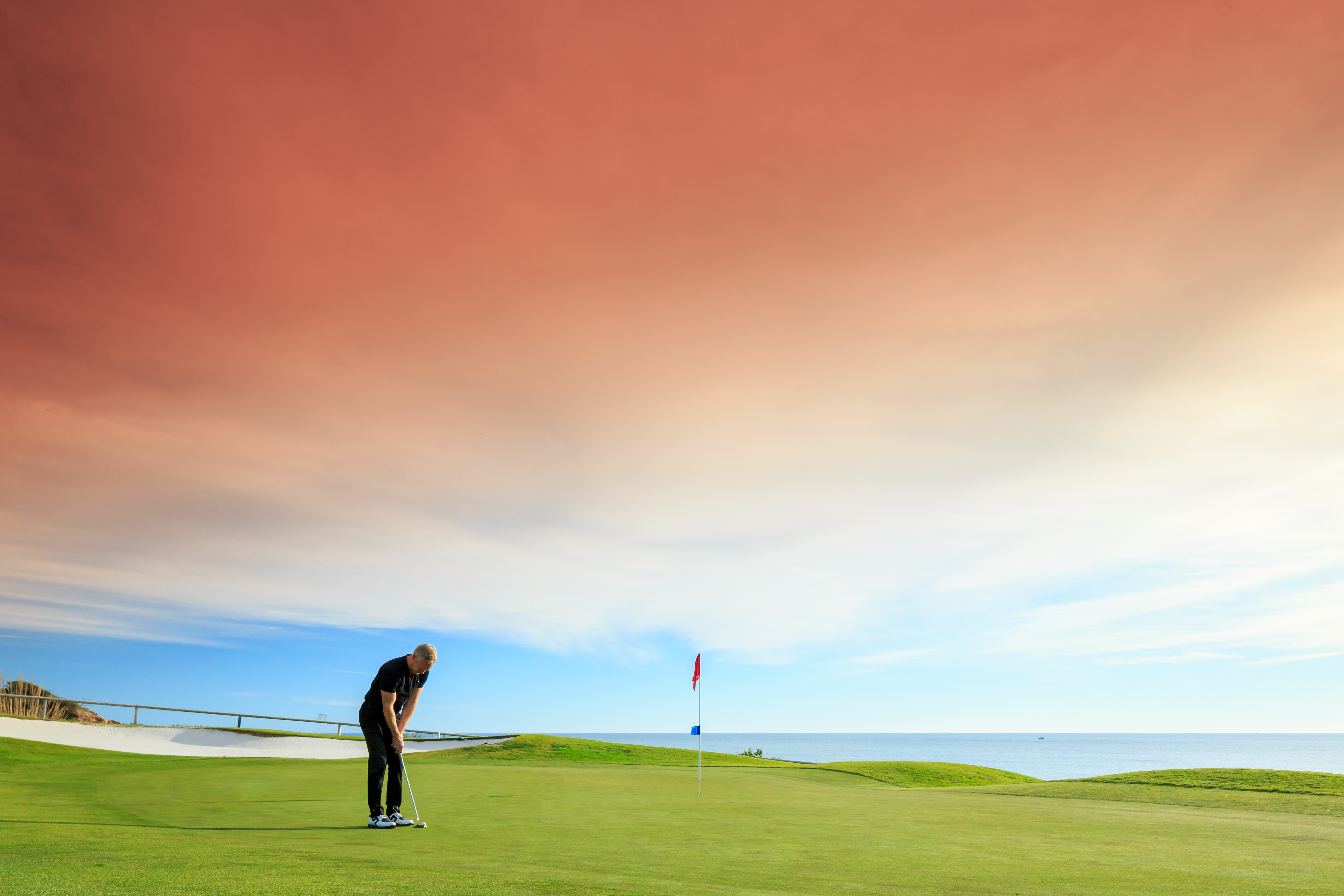 What golf courses can I play at Vale Do Lobo?